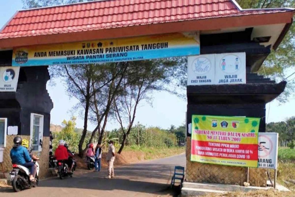 Masuk gapura Desa Serang, Kecamatan Panggungrejo, Kabupaten Blitar.