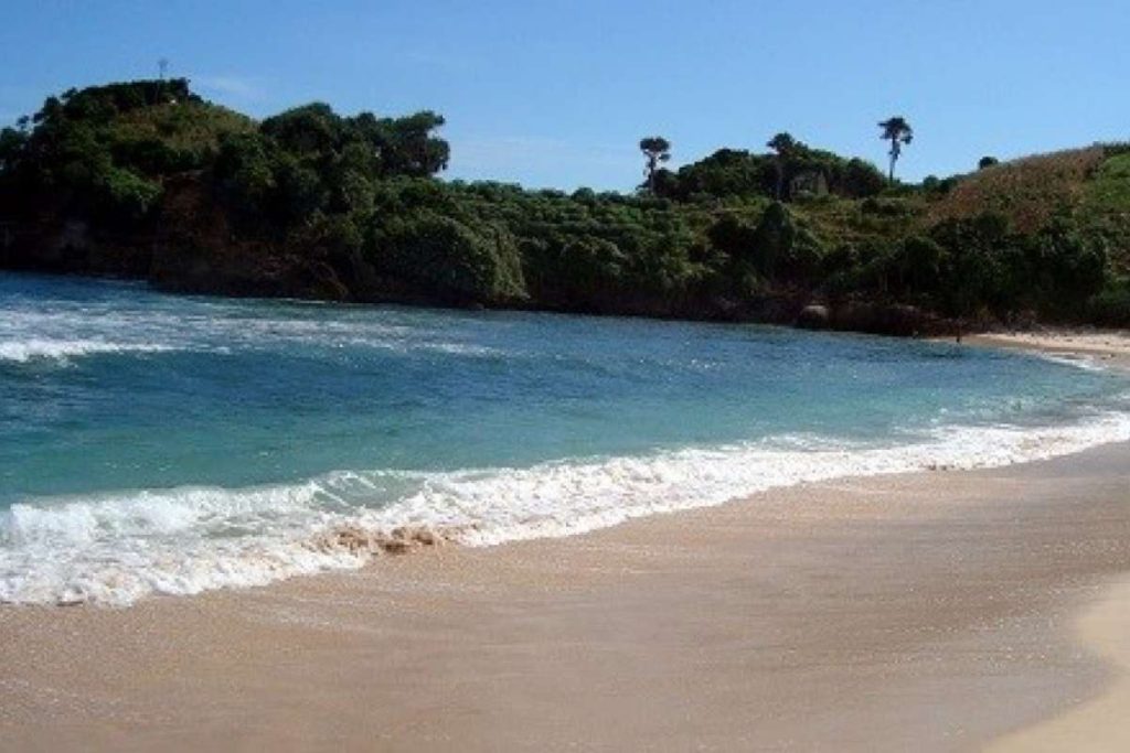 Pantai Tambakrejo di Kecamatan Wonotirto Kabupaten Blitar.