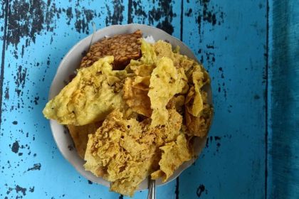 Kuliner pecel Mbah Jilah di Wlingi Blitar.