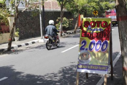 Soto ayam emprit di Blitar.