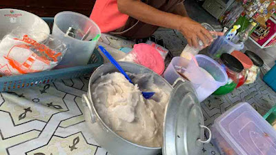 Penjual bubur sumsum di Garum, Blitar. (Foto: Thoha Ma’ruf/Bicarablitar.com)
