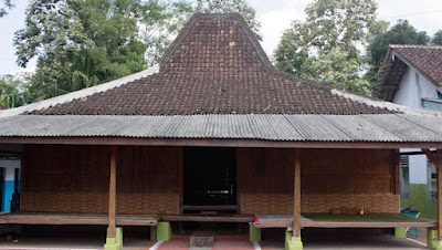 Ponpes Nurul Huda yang didirikan Syekh Abu Hasan. (foto: Bicarablitar.com)