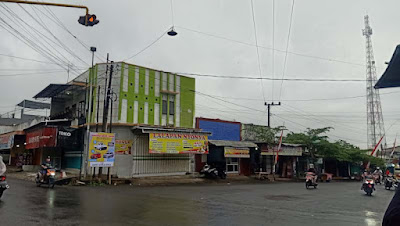 Suasana di Pasar Kutukan Garum Blitar.