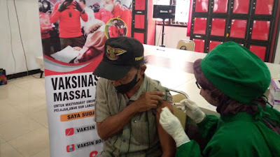 Vaksinasi di Kota Blitar. (Foto: Bicarablitar.com)