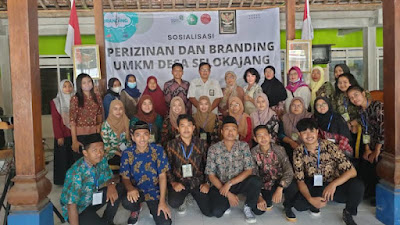 Mahasiswa KKN Unisba Blitar. (dok. KKN Desa Selokajang)