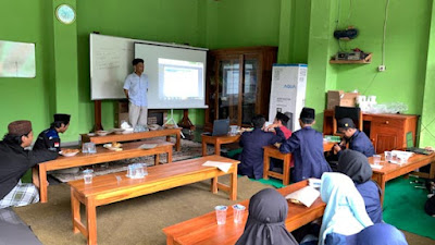 Jalannya pelatihan menulis. (dok. Bicara Blitar)