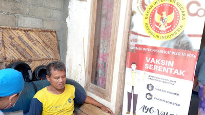 Vaksinasi door to door di Jl. Cipunegara, Kel. Tanggung, Kec. Kepanjen Kidul, Kota Blitar, Sabtu (10/9/2022). (dok. BINDA Jatim)