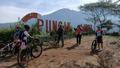 Puncak Langit Tunggorono di Kalimanis Doko Blitar.