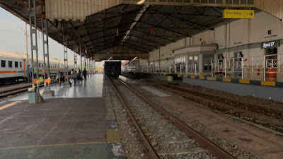 Stasiun Kertosono, Nganjuk. (foto: unsplash/Muhammad Thoha Ma'ruf)