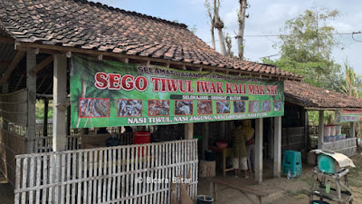 Sego tiwul dan ampok Mak Sri di Srengat, Kabupaten Blitar.