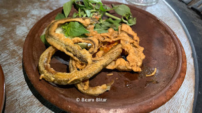 Lalapan belut di Desa Siraman, Kesamben, Blitar.