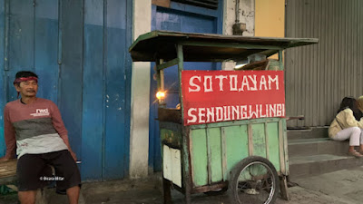 Soto ayam Sendung di Kecamatan Wlingi, Kabupaten Blitar.