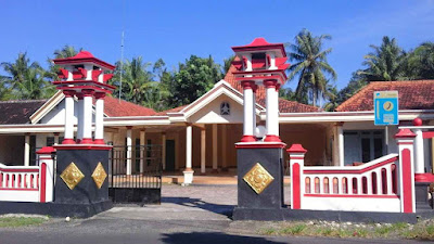 Kantor Desa Bululawang di Bakung, Kabupaten Blitar.