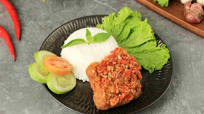 Ilustrasi ayam geprek.