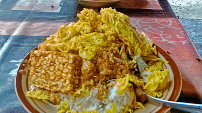 Kuliner pecel Mbah Jilah di Kanigoro Blitar.