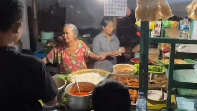 Warung Gentengan di Kota Blitar.