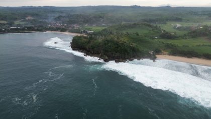 Pantai Gondo Mayit di Blitar. (Foto: Bicarablitar.com)