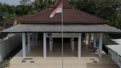 Kantor Desa Kalipucung di Sanankulon, Kabupaten Blitar.