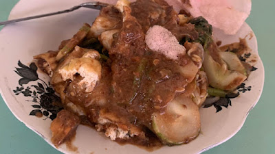 Rujak kuliner tradisional kebanggaan warga.