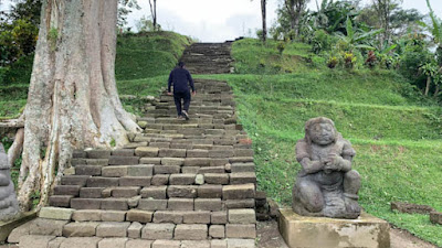 Candi Gambar Wetan di Nglegok Blitar.