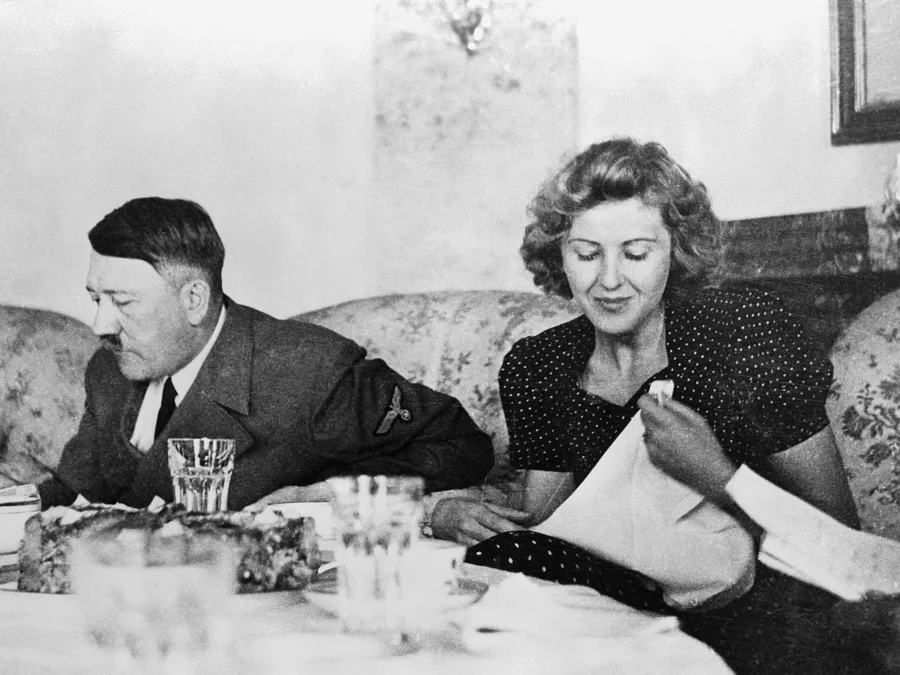 Adolf Hitler dan Eva Braun.