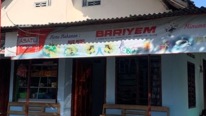 Warung Nasi Pecel Bariyem di Jalan Sumba Blitar