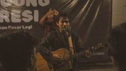 Tanasaghara saat di Pasar Legi, Kota Blitar, 3 Mei 2025. (Dok. PC PMII Blitar)