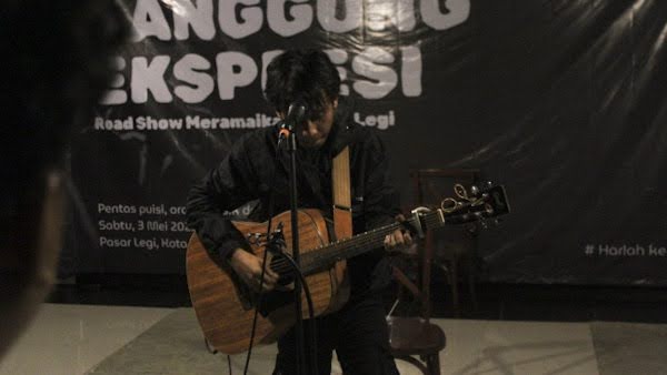 Tanasaghara saat di Pasar Legi Kota Blitar, 3 Mei 2025.
