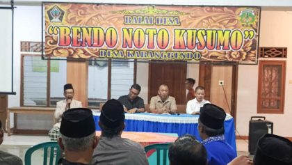 Sosialisasi Sistem Manajemen Informasi Objek Pajak (SISMIOP) tahun 2025 bertempat di Kantor Desa Karangbendo, Kecamatan Ponggok, Kabupaten Blitar, Senin, 5 Mei 2025. (Foto: Pemkab Blitar)