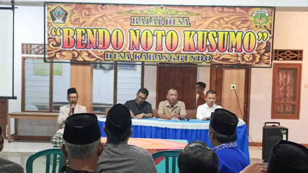 Sosialisasi Sistem Manajemen Informasi Objek Pajak (SISMIOP) tahun 2025 bertempat di Kantor Desa Karangbendo, Kecamatan Ponggok, Kabupaten Blitar, Senin, 5 Mei 2025. (Foto: Pemkab Blitar)