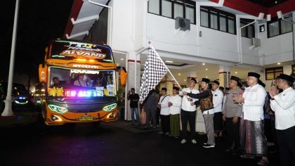 Pelepasan jemaah haji Kota Blitar kloter 46 dan 47, Rabu (14/5/2025). (Foto: Pemkot Blitar)