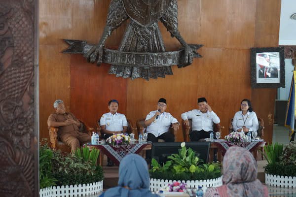 Rapat Kinerja dan Penyusunan Rencana Strategis RSUD Ngudi Waluyo Wlingi untuk periode 2025–2029 berlangsung pada Rabu (14/5/2025) di Pendopo Ronggo Hadi Negoro.