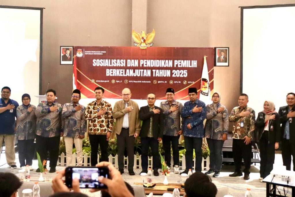 Sosialisasi Sosdiklih Berkelanjutan KPU RI bersama dengan Komisi II DPR RI di Hotel Santika, Kota Blitar, Selasa, 13 Mei 2025. (Foto: Kementerian Kominfo BEM Unisba Blitar)