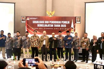 Sosialisasi Sosdiklih Berkelanjutan KPU RI bersama dengan Komisi II DPR RI di Hotel Santika, Kota Blitar, Selasa, 13 Mei 2025. (Foto: Kementerian Kominfo BEM Unisba Blitar)