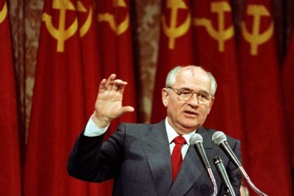 Presiden Soviet saat itu, Mikhail Gorbachev menyampaikan pidato di hadapan 150 eksekutif bisnis di San Francisco, California, Amerika Serikat pada tanggal 5 Juni 1990.