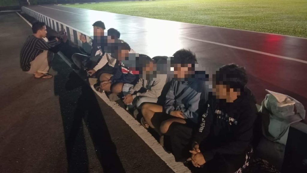 Enam anggota perguruan silat yang diamankan polisi.