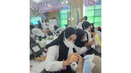 Pelatihan MUA yang digelar Disnaker Kabupaten Blitar, Senin, 23 Juni 2025.