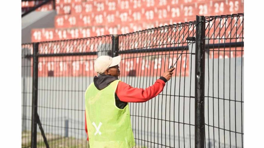 Renovasi Stadion Brawijaya Kediri.