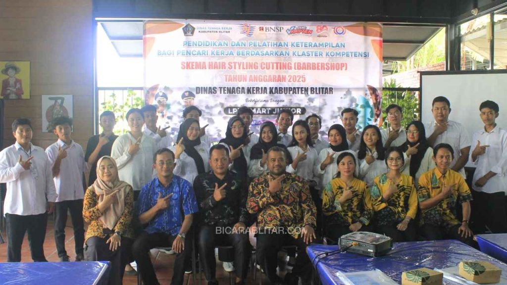 Pembukaan pelatihan dan sertifikasi kompetensi Hair Stylist Cutting (Barbershop) IIdi Blitar Park, Kamis 21 Agustus 2025. (Foto: Triananda Zaenal/Bicarablitar.com)