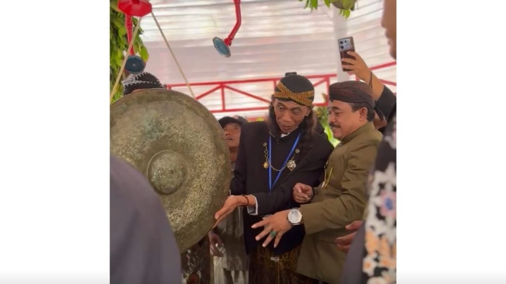 Wakil Ketua DPRD Kabupaten Blitar M. Rifa’i saat menghadiri jamasan Gong Kyai Pradah Sabtu, 6 September 2025.