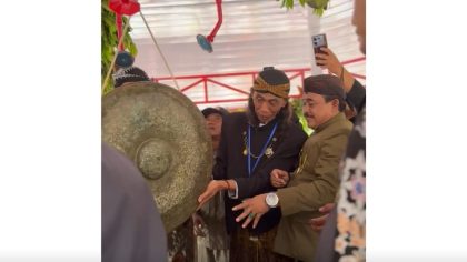 Wakil Ketua DPRD Kabupaten Blitar M. Rifa’i saat menghadiri jamasan Gong Kyai Pradah Sabtu, 6 September 2025.
