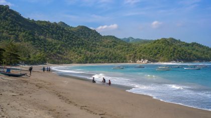 Pantai Tambakrejo Blitar, wisata bahari favorit warga lokal