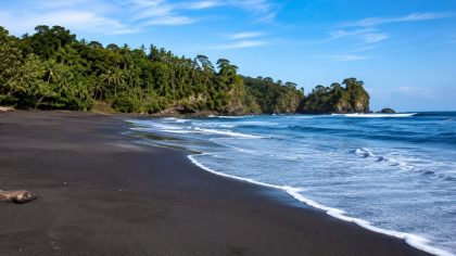 Pantai Jolosutro Blitar, pesona pasir hitam eksotis di ujung timur