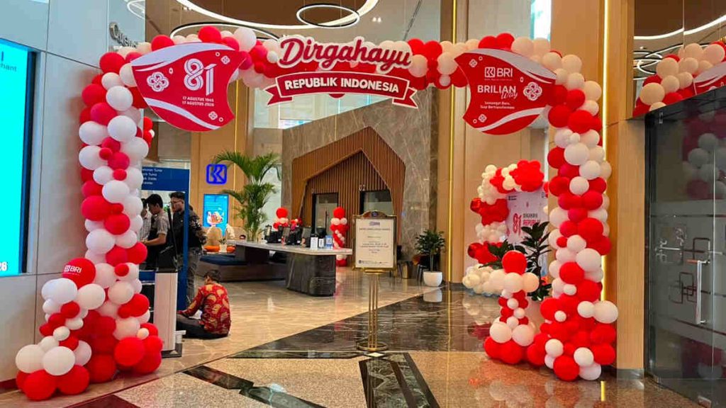 BRI BO Sudirman Semanggi semarakkan kantor dengan dekorasi merah putih sambut HUT