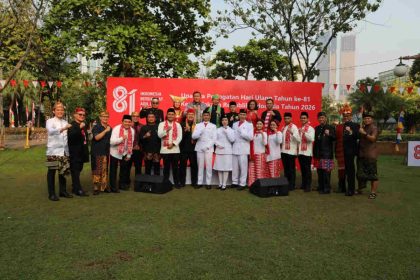Tim pengibar bendera dan petugas upacara BRI Region 6 tampil penuh dedikasi