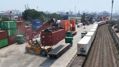 Angkutan Peti Kemas KAI Logistik
