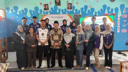 Tingkatkan kapasitas tenaga pendidik, KKN UNU Blitar gelar pelatihan media pembelajaran interaktif di SDN Sumberasri 02