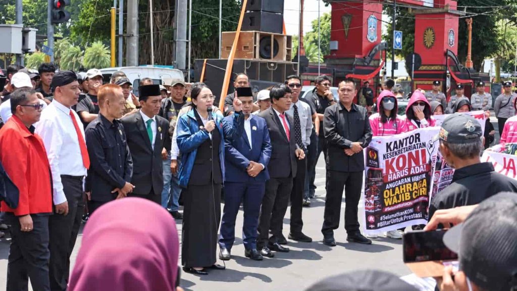 Aneh dan jarang terjadi, Wawali Blitar dan sejumlah anggota dewan demo soal KONI, ini kata pengurus cabor