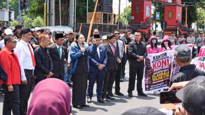 Aneh dan jarang terjadi, Wawali Blitar dan sejumlah anggota dewan demo soal KONI, ini kata pengurus cabor